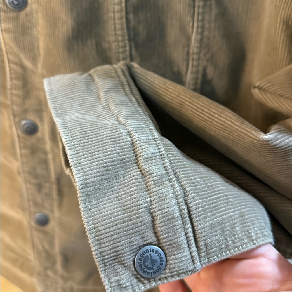Patagonia Men's Pile-Lined Trucker Jacket - Picture 4 of 5